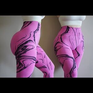 NEW WITH TAGS* pink leggings